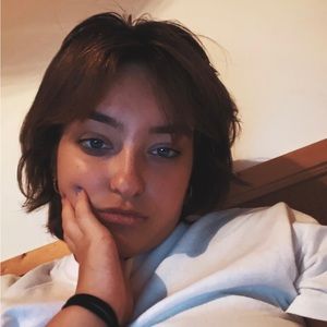 Meet your Posher, Flo